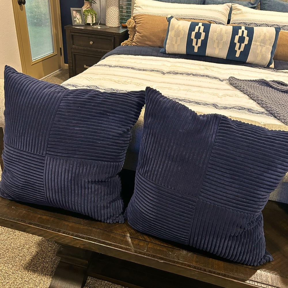 2 pillows 18”x 18”
